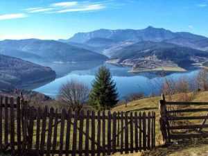 lacul izvorul muntelui bicaz