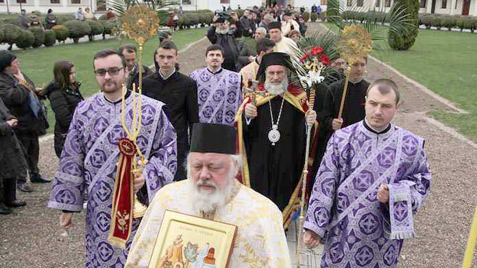 procesiune episcopie Bacaoanu