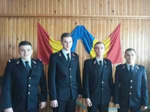 tineri pompieri