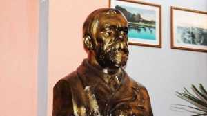 bust primarie Nicolae Manolescu Strunga