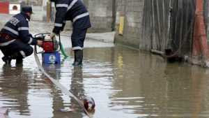 inundatie in curte pompieri