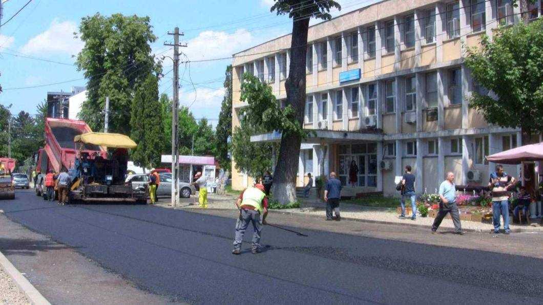 Raport de activitate la final de mandat 49 6. asfaltare Str. Tineretului