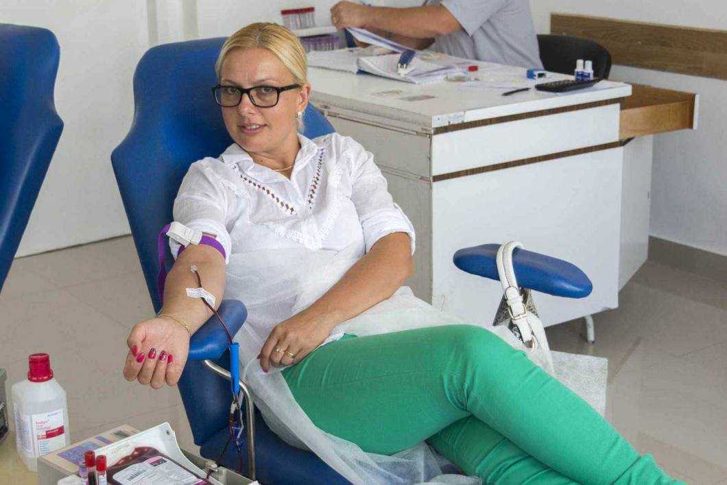 Mihaela Isciuc doneaza sange