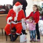 Moș Crăciun a fost "reținut" de polițiștii romașcani 24 Mos Craciun Politia Roman 24