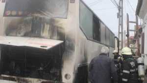 autobuz incendiu pompieri