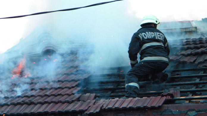 incendiu acoperis pompier