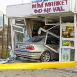 accident masina in chiosc 2822