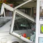 accident masina in chiosc 2832