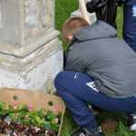 elevi curatenie cimitir 4539