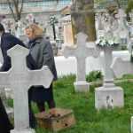 elevi curatenie cimitir 4560