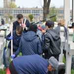 elevi curatenie cimitir 4562