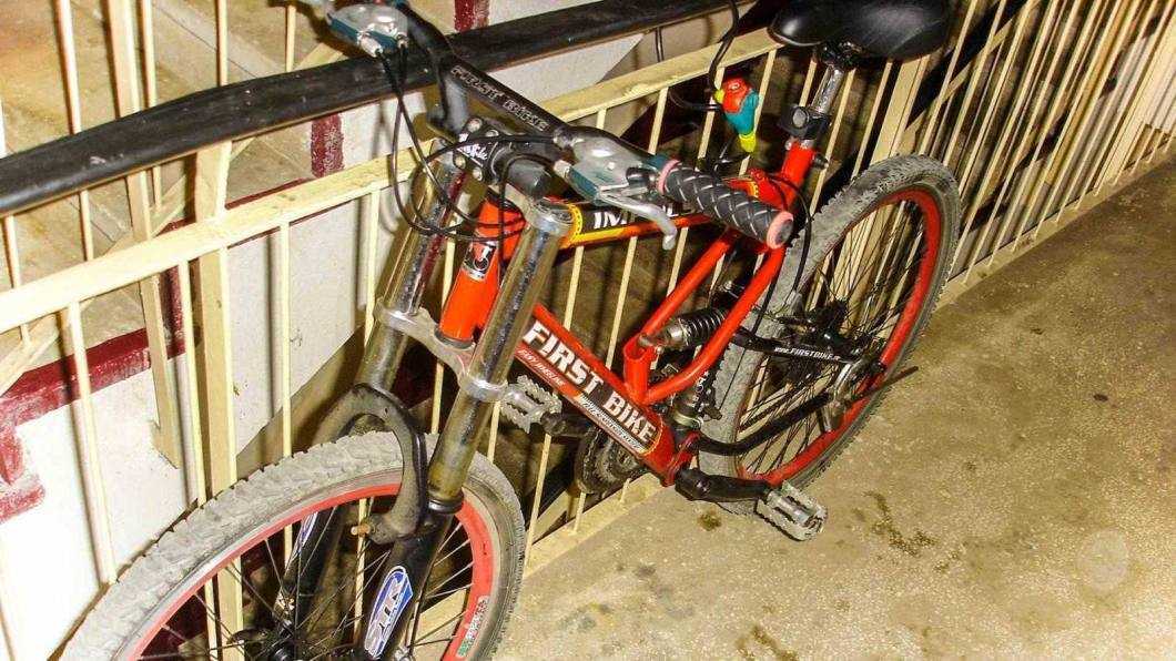 bicicleta scara bloc