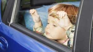 copil in masina