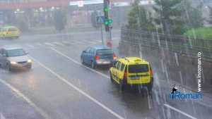 ploaie semafor masini