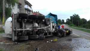 autocamion rasturnat dulcesti 4