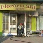 Foto: Incendiu la florăria Stil din cartierul Favorit 5 pompieri incendiu florarie Stil Favorit 7604