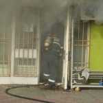 Foto: Incendiu la florăria Stil din cartierul Favorit 12 pompieri incendiu florarie Stil Favorit 7628