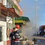 Foto: Incendiu la florăria Stil din cartierul Favorit 29 pompieri incendiu florarie Stil Favorit 7726
