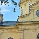 Foto: Un romașcan s-a suit pe biserica din cimitir. Acesta acuză administrația cimitirului de favoritisme 5 cimitirul Roman om pe biserica 1693