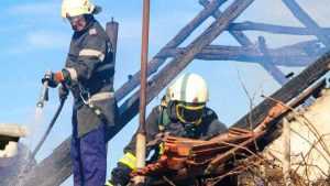 pompieri incendiu acoperis