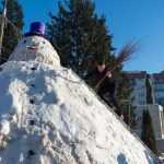 Foto: Om de zăpadă uriaș în Piața Roman-Vodă 30 constructie om de zapada DSC 8936