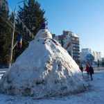 Foto: Om de zăpadă uriaș în Piața Roman-Vodă 37 constructie om de zapada DSC 8979