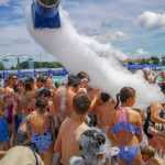 Foto: Romașcani de toate vârstele au răspuns invitației la petrecerea din ștrand 7 petrecere cu spuma in strand 130412