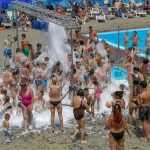 Foto: Romașcani de toate vârstele au răspuns invitației la petrecerea din ștrand 11 petrecere cu spuma in strand 130959