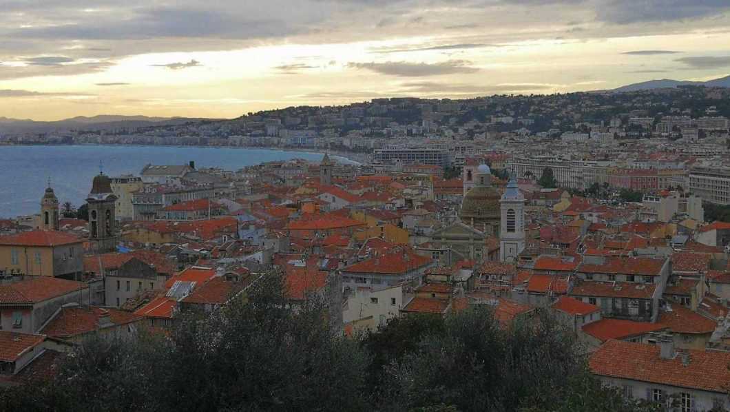 Dincolo de România: Despre corupție, nepotism, Romanul de acum și cel de acum două decenii 24 panorama Nisa 4