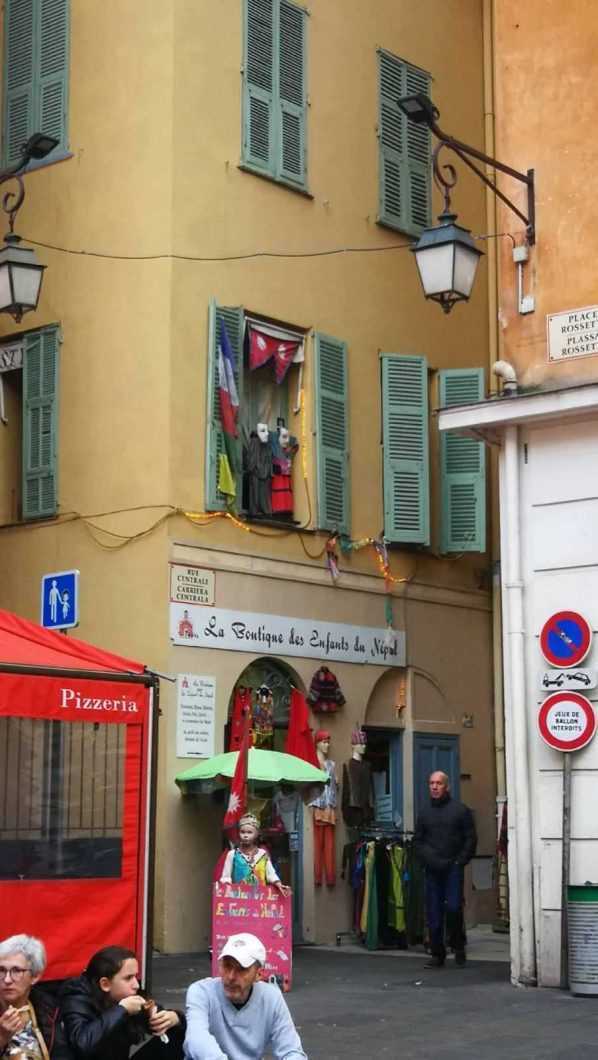 Dincolo de România: Despre corupție, nepotism, Romanul de acum și cel de acum două decenii 27 strada Nisa 3