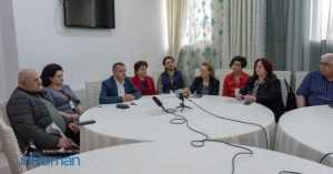 Masa rotunda AJOFM oameni de afaceri 8598