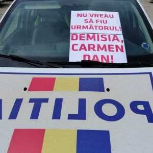 protest masina politie