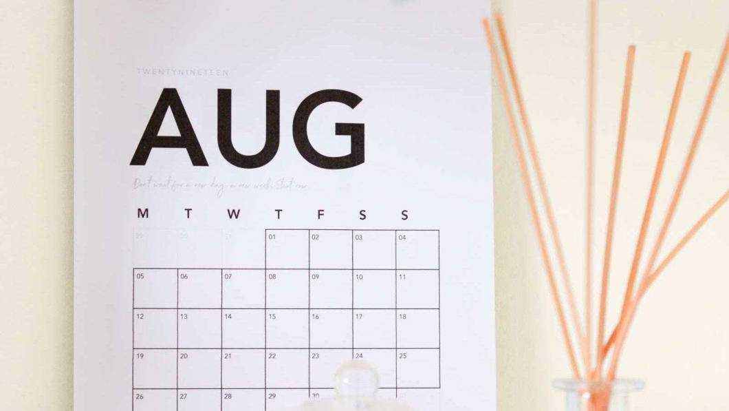 cropped calendar august