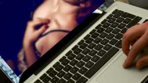 videochat camchat laptop