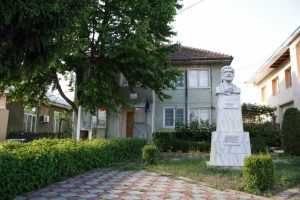 Ion Creanga politie statuie 4803.CR2 scaled