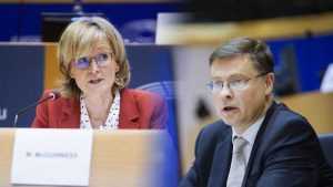 Mairead McGuinness și Valdis Dombrovskis în timpul audierilor din Parlamentul European