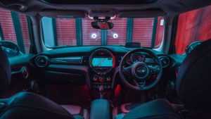 mini volan pe dreapta unsplash